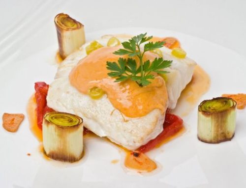 Merluza a la plancha con mahonesa de pimiento choricero